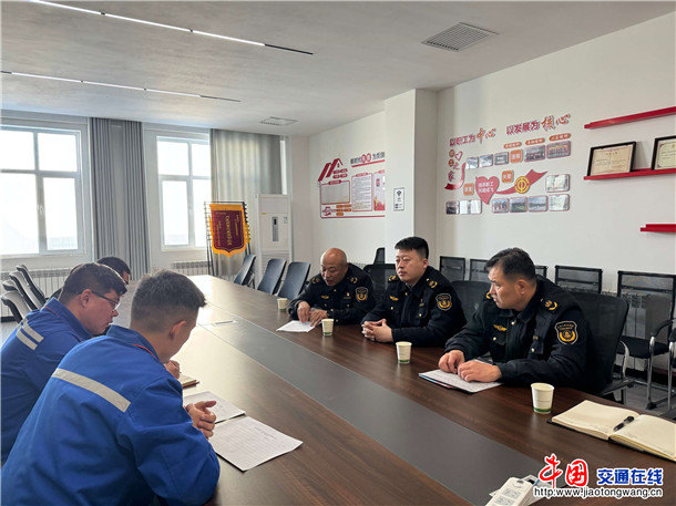 呼图壁执法大队到辖区风电叶片制造厂进行座谈