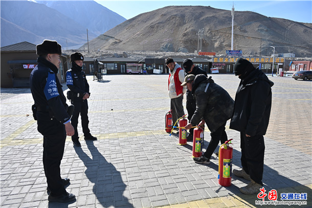 组织商铺开展消防演练