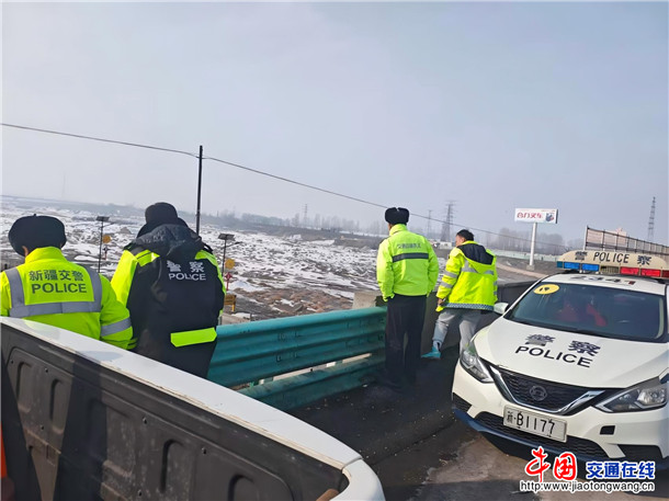 昌吉执法支队呼图壁执法大队联合呼图壁县交管大队、交投公司开展隐患排查2(1)