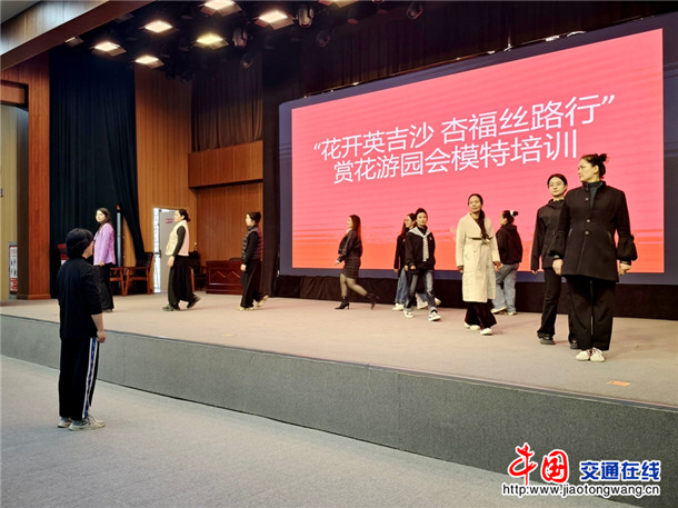 模特培训现场。喀伍力江 摄