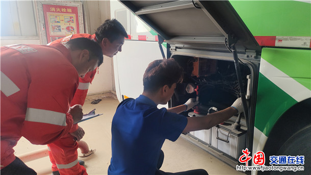 图片3：年检年审车辆“体检”