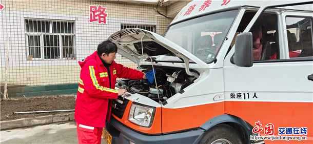 图为：独山子养护所毛溜沟养护站车辆检查