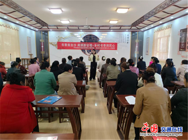 托普鲁克乡在克力坪兰干村开展“书香英吉沙 阅润新征程——乡村书香润民心”巾帼读书活动。&nbsp;托普鲁克乡&nbsp;供