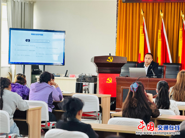 宣讲现场。娜扎凯提 摄