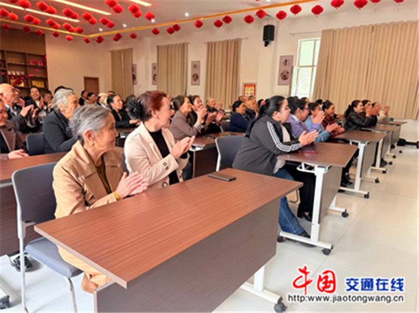 演出现场。艾孜再姆 摄