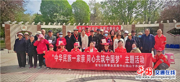 图为：第九社区居民、党支部与独山子养护所开展“共促全民阅读 共建书香社会”主题活动 摄影：刘丽丽