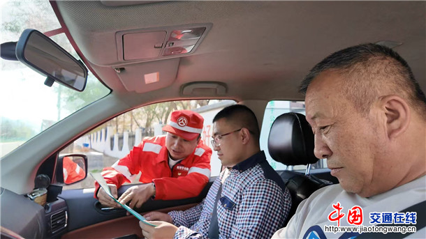 花园镇养护所抓实宪法法律宣传月活动法治护航公路养护生命线5