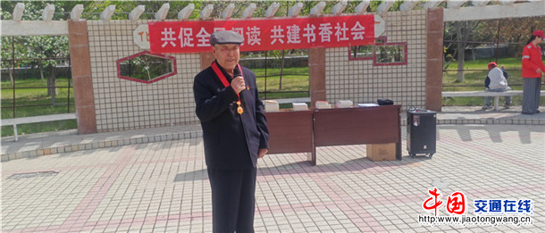 图为：独山子养护所退休“光荣在党50年”老党员现场畅谈感悟 摄影：刘丽丽