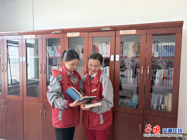 伊犁公路管理局夏尔湖收费站开展“共促全民阅读 共建书香社会”读书活动图片2