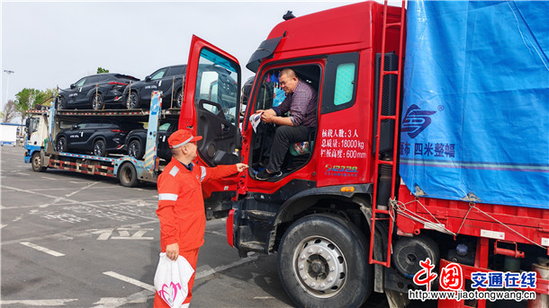 G7高速路阜康服务区1