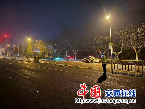 撞击护栏现场_副本