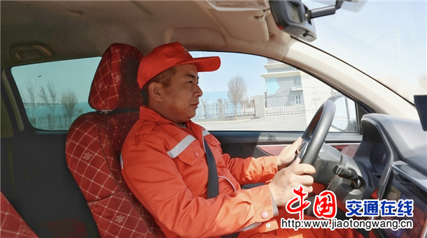 马鬃山公路段：肖含功师傅驾驶车辆