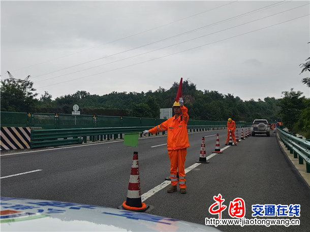 险情突发、闻令即动，高效统筹应急处置。2