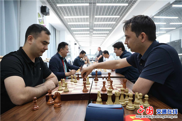 象棋比赛现场。娜扎凯提 摄