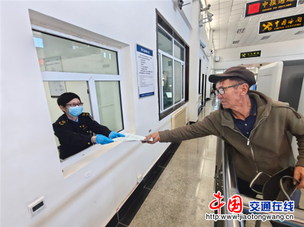乌拉斯台口岸单日过货量创历史新高_ 乌拉斯台口岸单日过货量创历史新高_