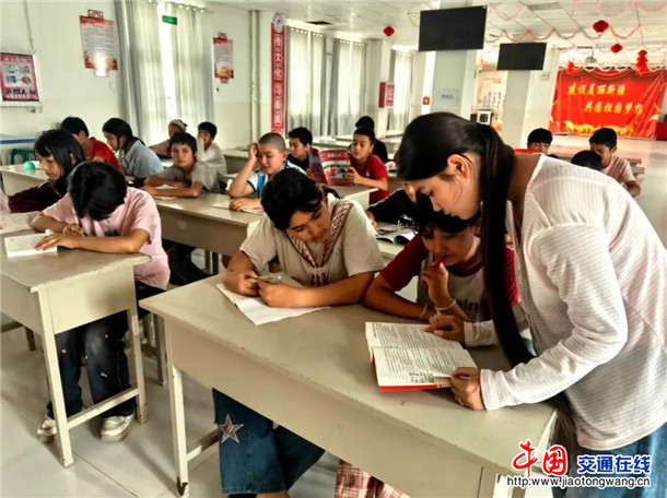 托普鲁克乡英阿亚提村暑期“红领巾小课堂”。托普鲁克乡 供