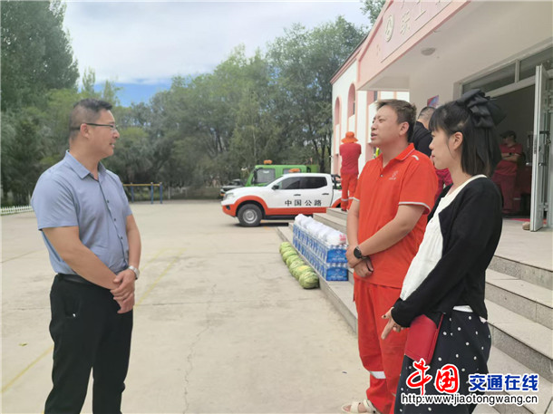 阿勒泰公路事业发展中心纪委书记在一线养护站慰问一线职工 阿勒泰公路事业发展中心纪委书记在一线养护站慰问一线职工