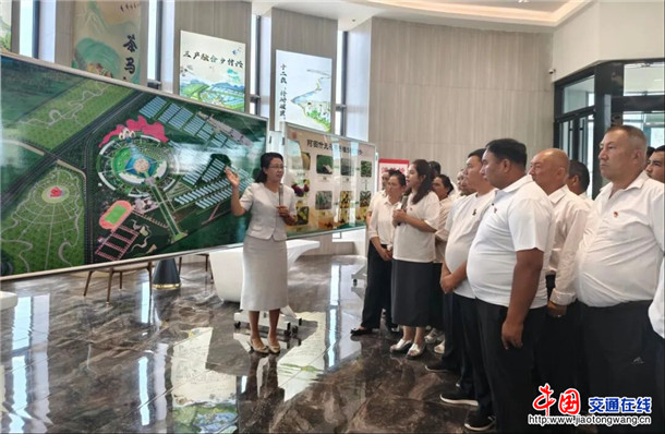 色提力乡夏库勒都玛村庆“七一”红色教育基地参观学习主题党日活动。自治区党委办公厅驻色提力乡夏库勒都玛村工作队 供